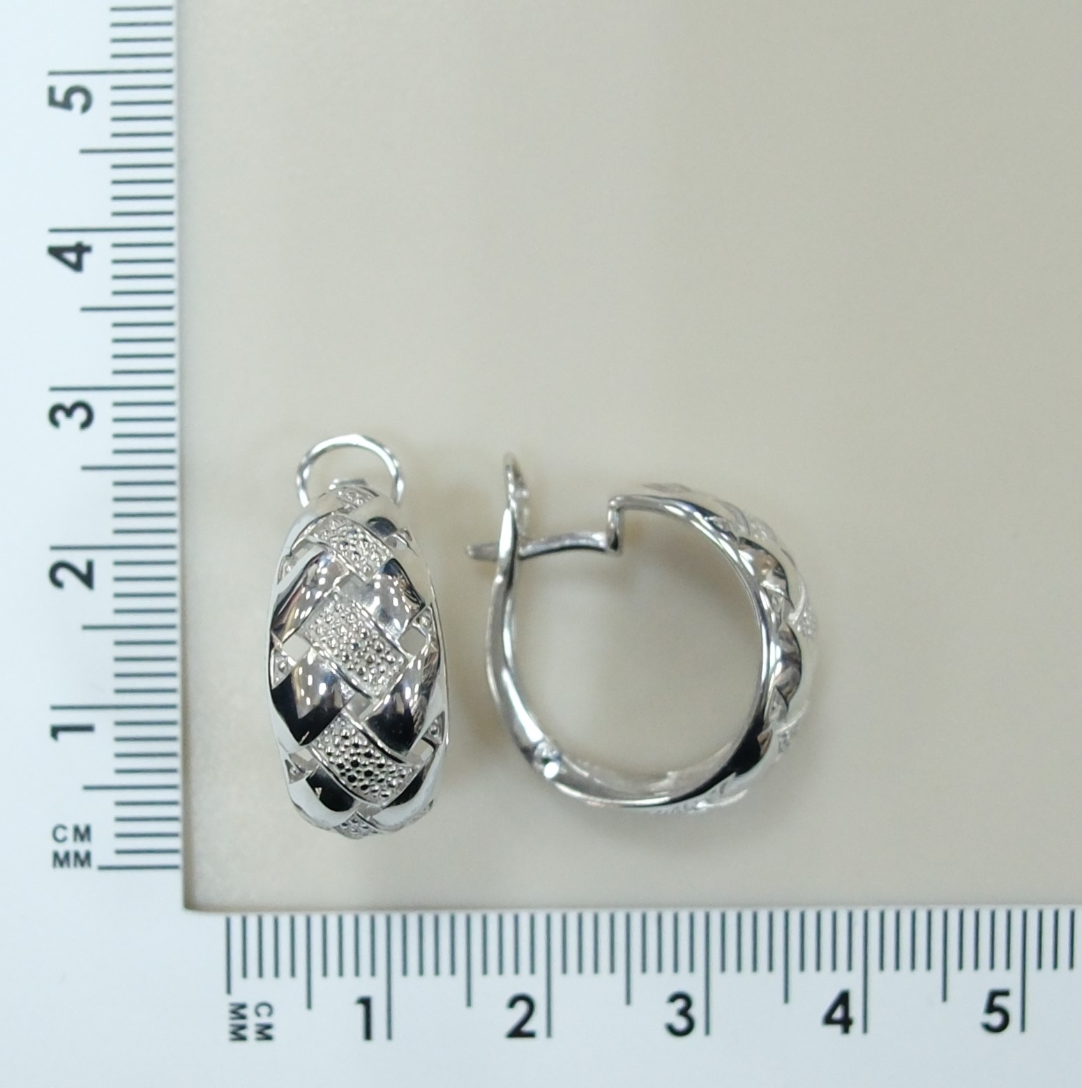 Серебряные серьги с бриллиантами